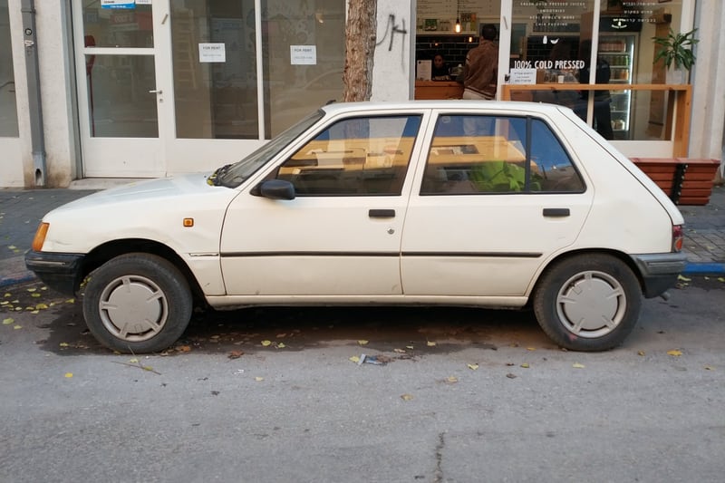 Samochód sfotografowany z boku — Tel Awiw, Izrael, 2019