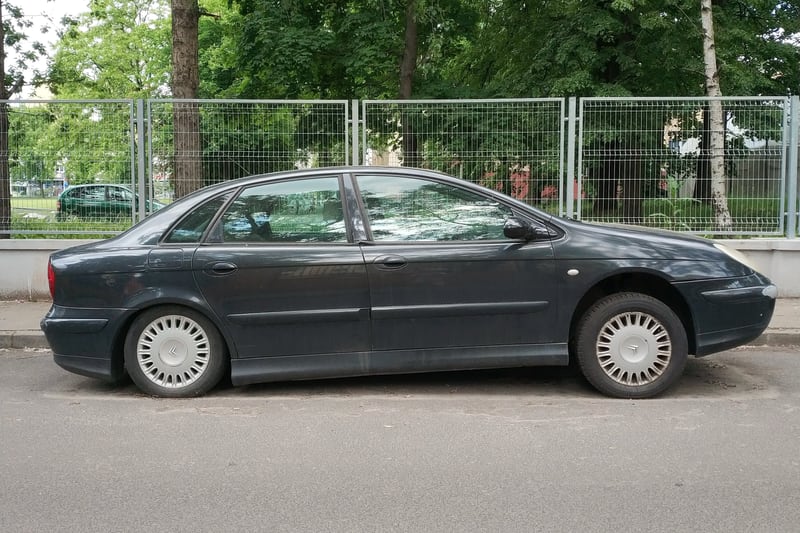 Samochód sfotografowany z boku — Warszawa, Polska, 2019