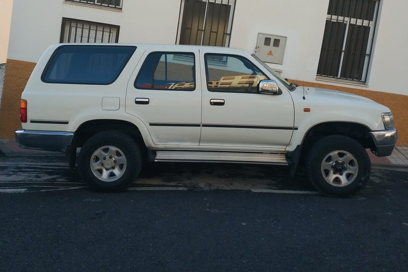 Samochód sfotografowany z boku — Candelaria, Hiszpania, 2020