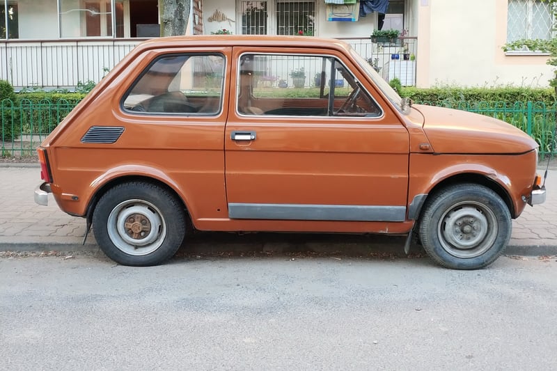 Samochód sfotografowany z boku — Warszawa, Polska, 2019