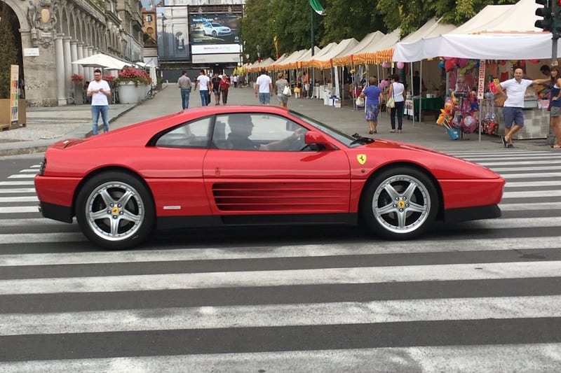 Samochód sfotografowany z boku — Bergamo, Włochy, 2016