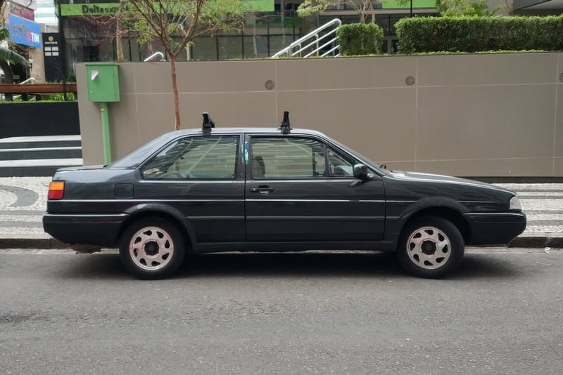Samochód sfotografowany z boku — Curitiba, Brazylia, 2018