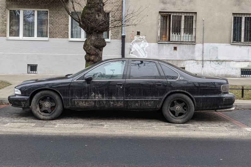 Samochód sfotografowany z boku — Warszawa, Polska, 2021